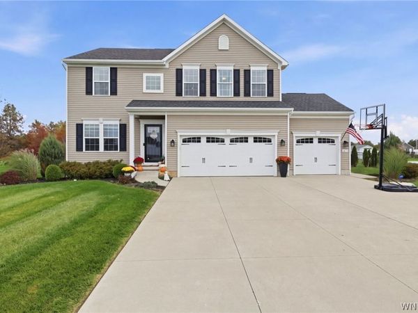 6653 Dublin Lane, Lockport, NY 14094
