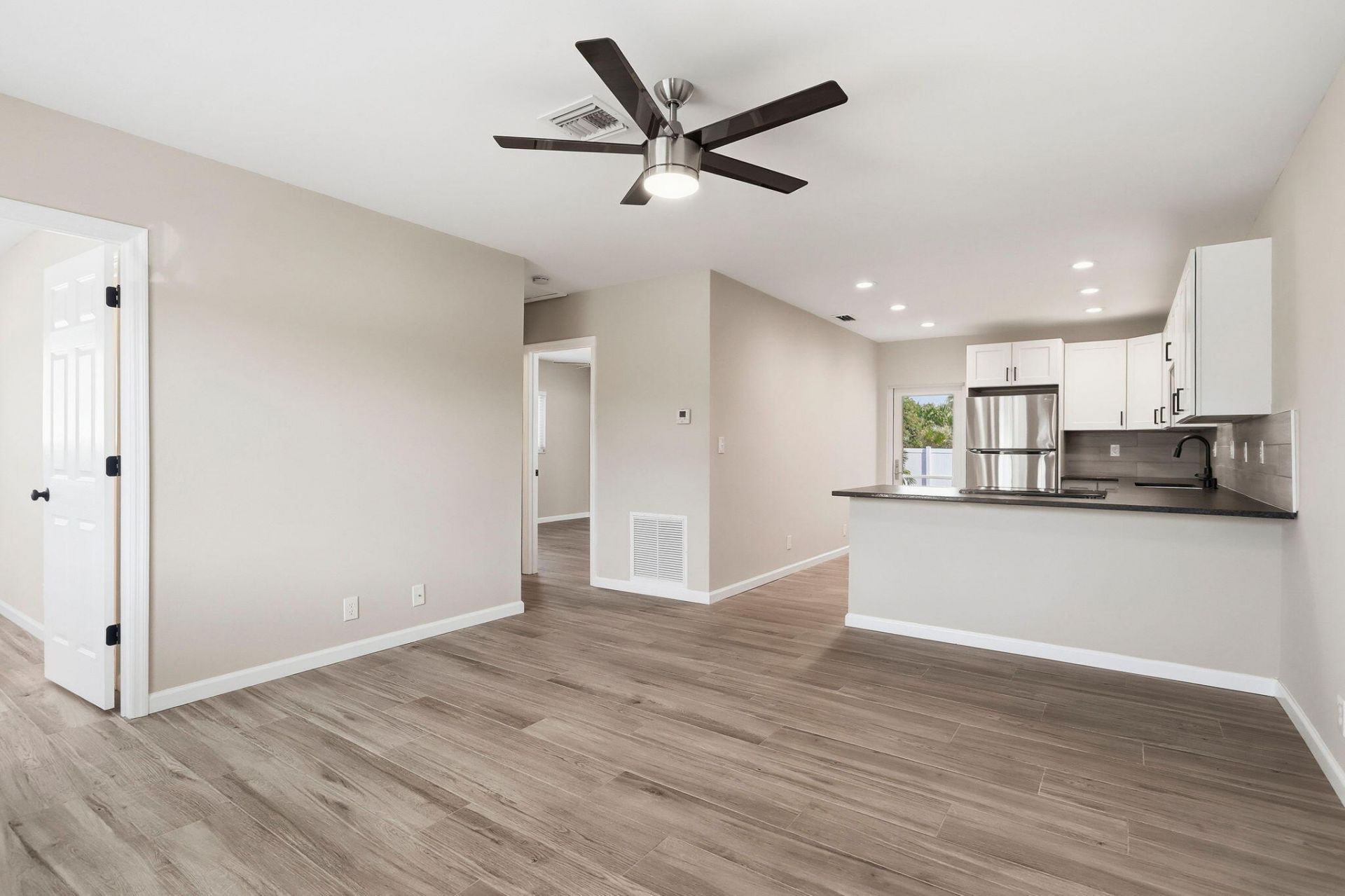 2550 N Dixie Highway, Boca Raton, FL 33431 Photo