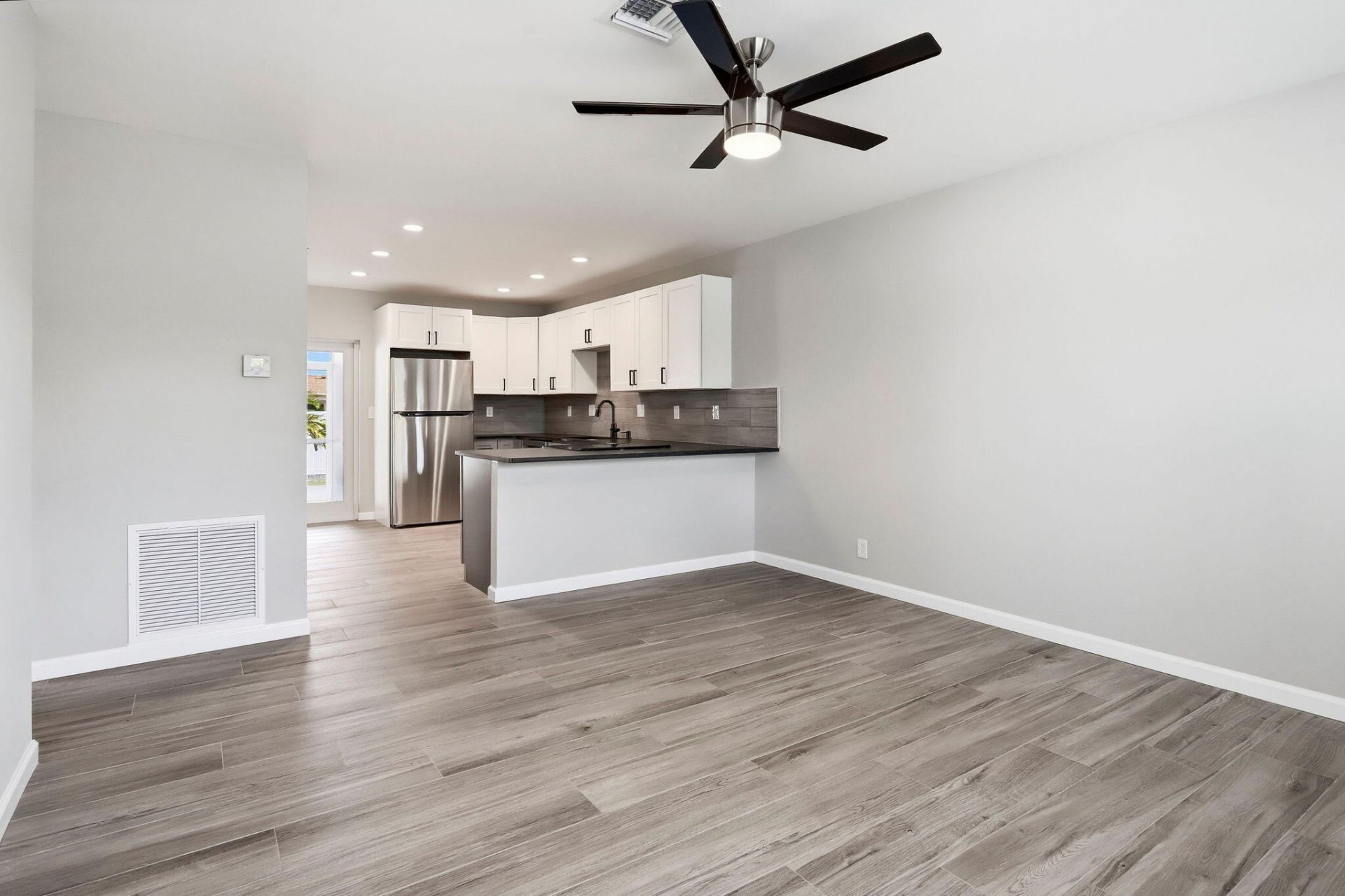 2550 N Dixie Highway, Boca Raton, FL 33431 Photo