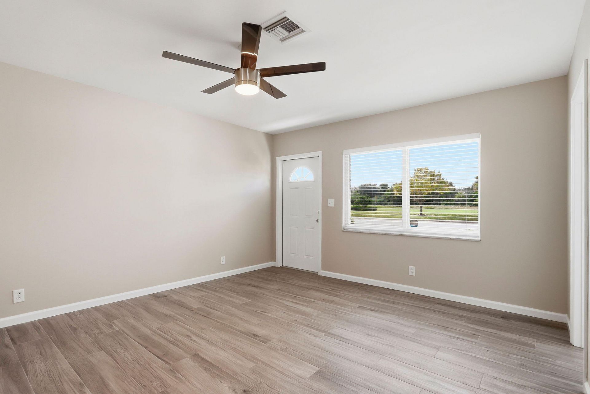 2550 N Dixie Highway, Boca Raton, FL 33431 Photo