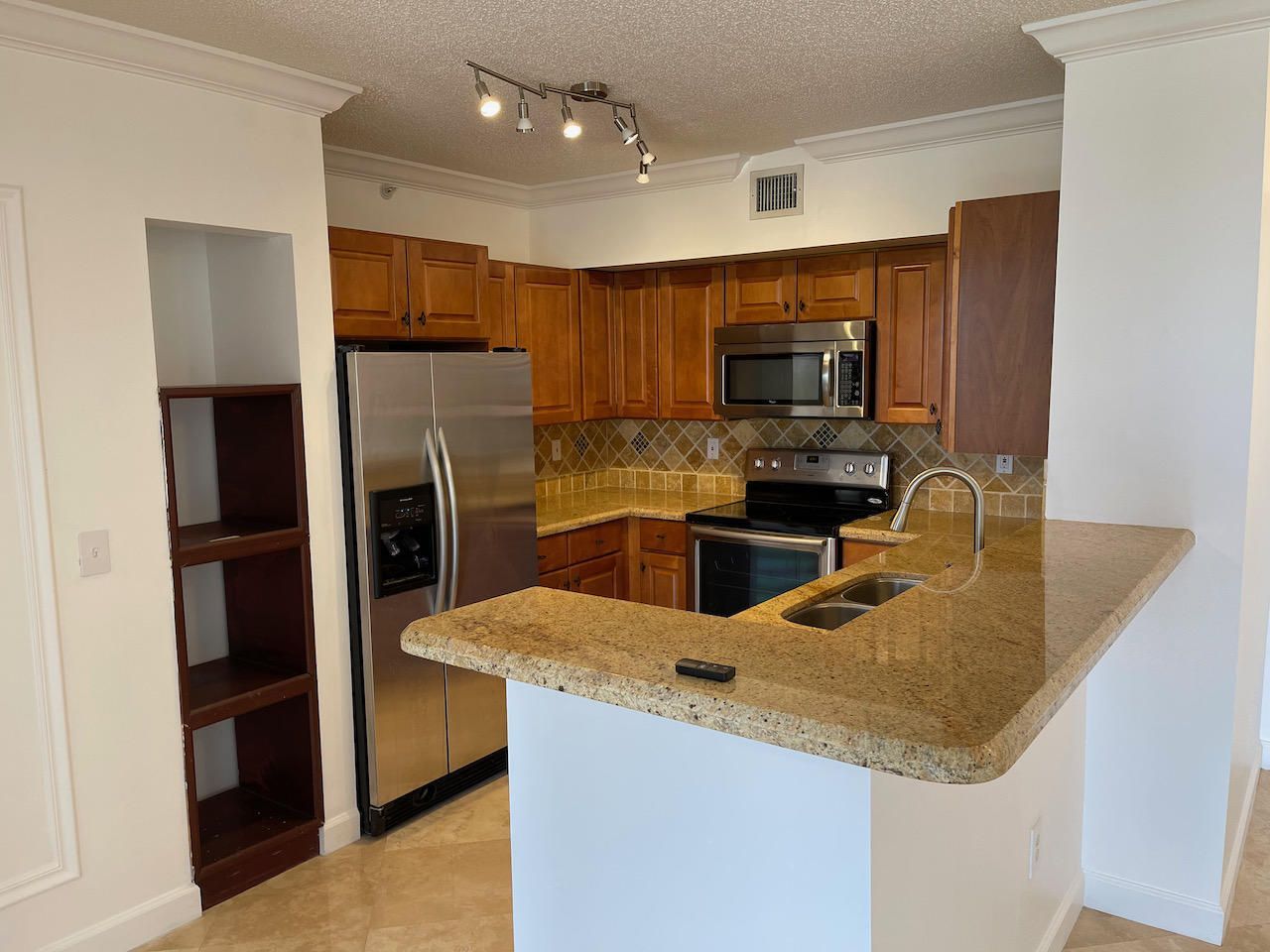 651 Okeechobee Boulevard, Unit 409, West Palm Beach, FL 33401 Photo