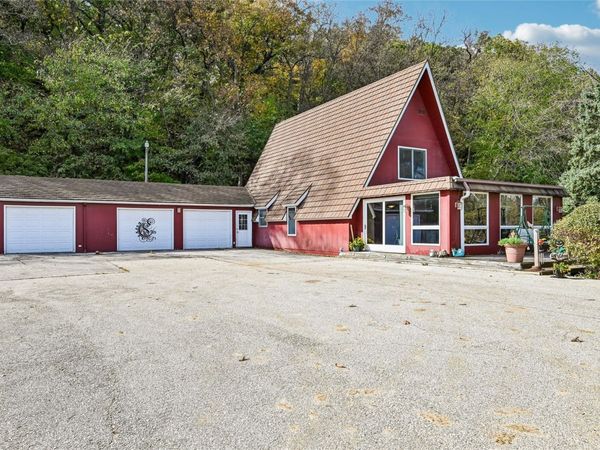 5739 22nd Ave Trail , Vinton, IA 52349