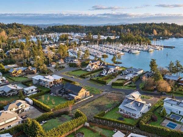 10724 Bayfield Rd , North Saanich, BC V8L 5S7