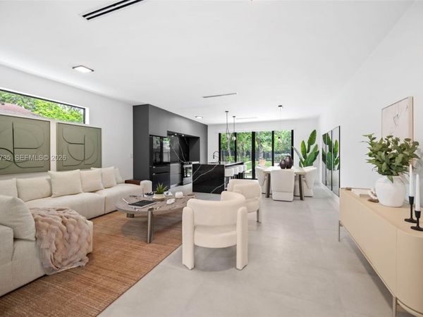 53 NW 52nd St , Miami, FL 33127