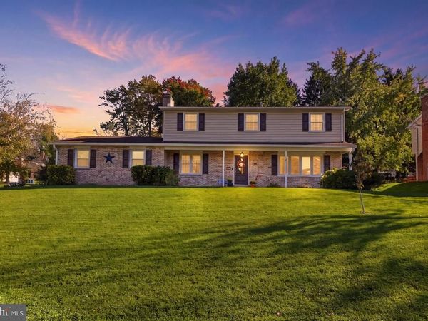 26 GLENDALE DRIVE, MECHANICSBURG, PA 17055