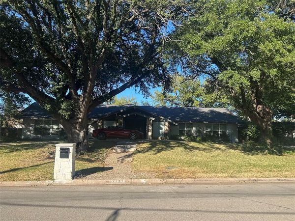 7121 Kendallwood Drive , Dallas, TX 75240