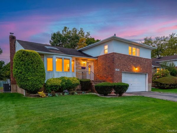 1634 Cynron Lane , East Meadow, NY 11554