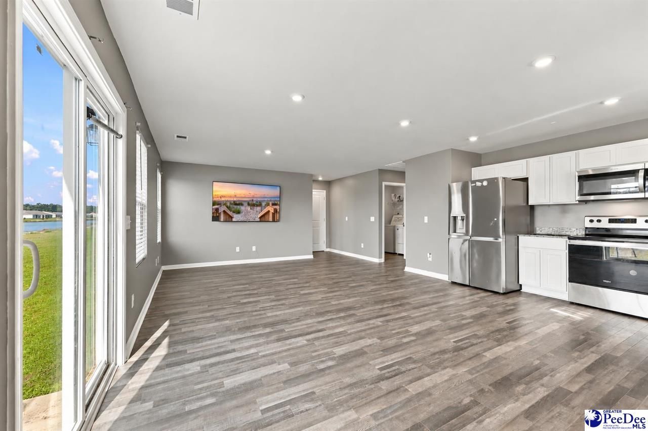 2060 Eastpark Dr Photo 10