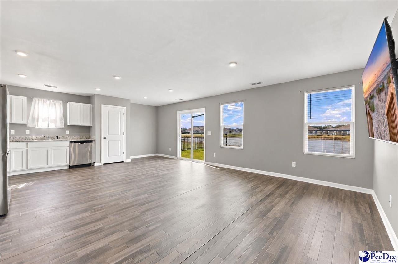 2060 Eastpark Dr Photo 9