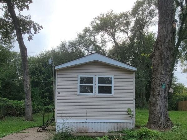 22 Nancy Court , Colona, IL 61241