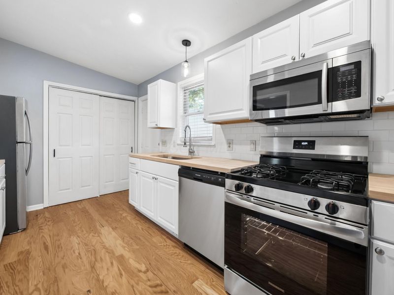 5277 E Livingston Avenue, Columbus, OH 43232 Photo 14