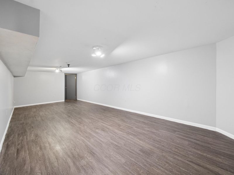 5277 E Livingston Avenue, Columbus, OH 43232 Photo 28
