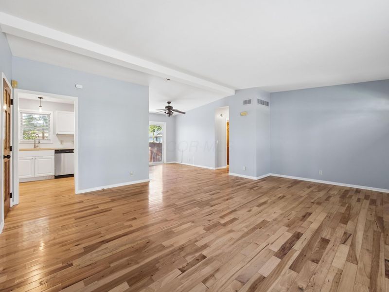 5277 E Livingston Avenue, Columbus, OH 43232 Photo 5