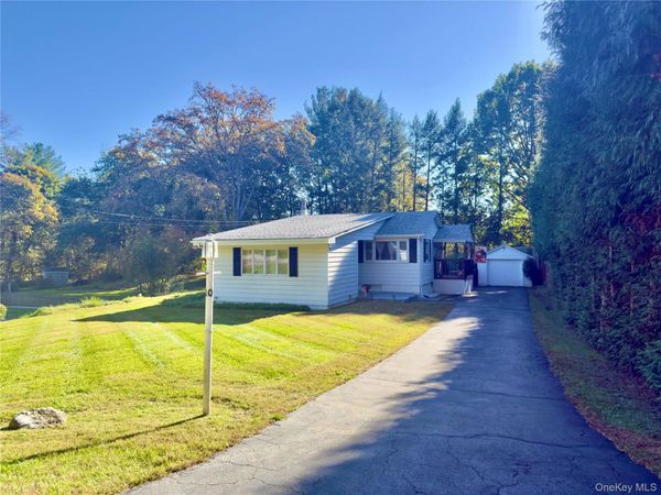 10 Siebrecht Road, Pleasant Valley, NY 12569