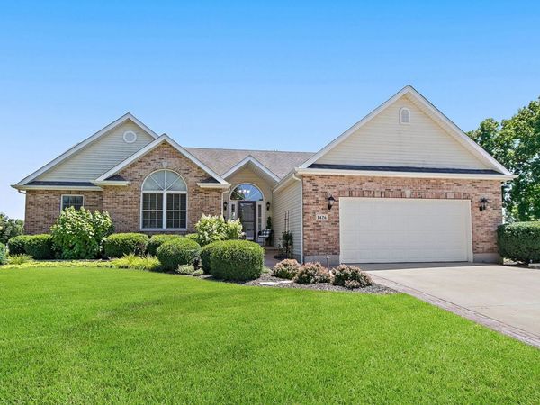 1426 Beach Lane , Sycamore, IL 60178