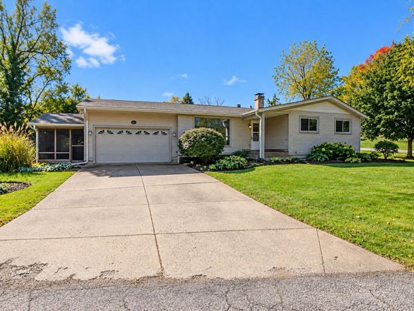135 Hickory Road, Lake In The Hills, IL 60156