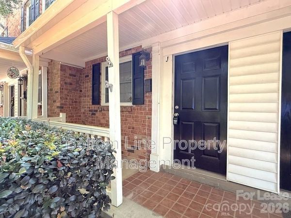 1218 Green Oaks Lane , Charlotte, NC 28205