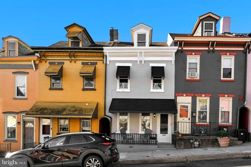 240 CHESTNUT STREET , WEST READING, PA 19611