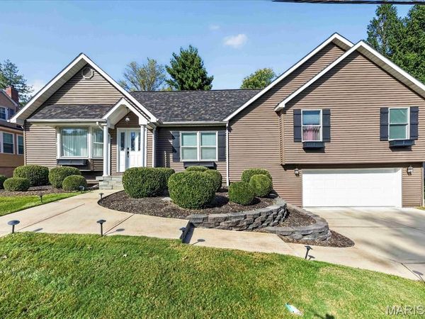 10419 Capitol Place, St Louis, MO 63131