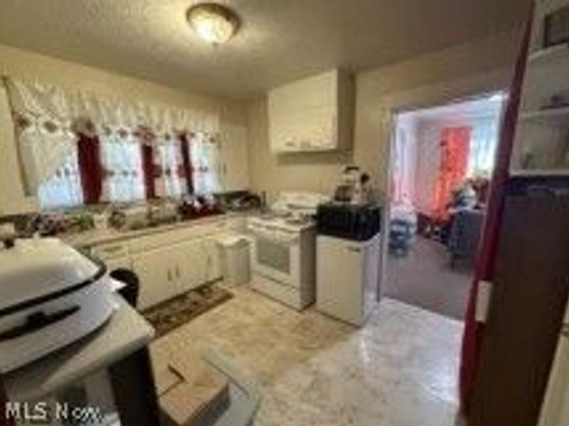 829 Ardella Avenue, Akron, OH 44306 Photo 5