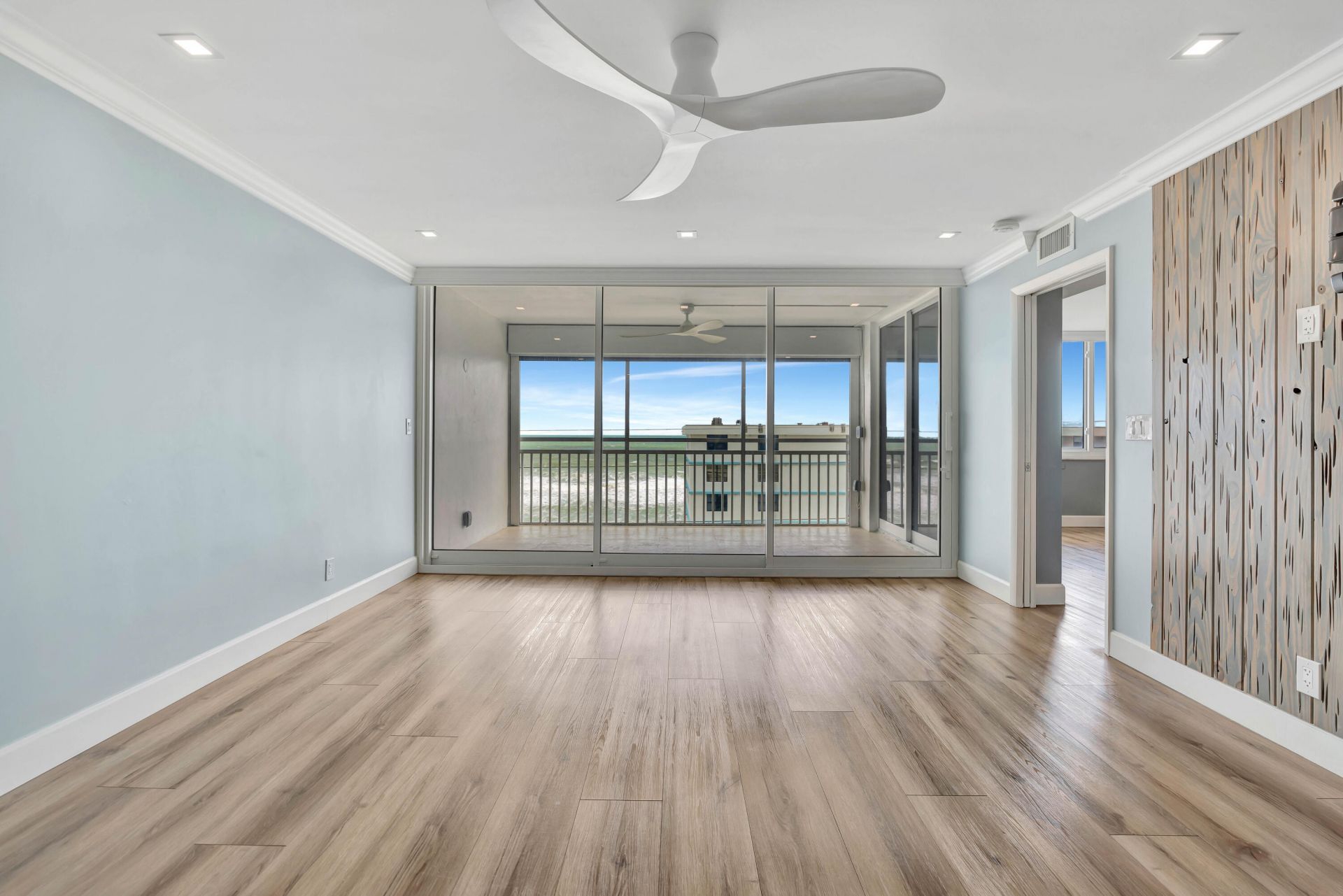 911 Ocean Drive, Unit 704, Juno Beach, FL 33408 Photo