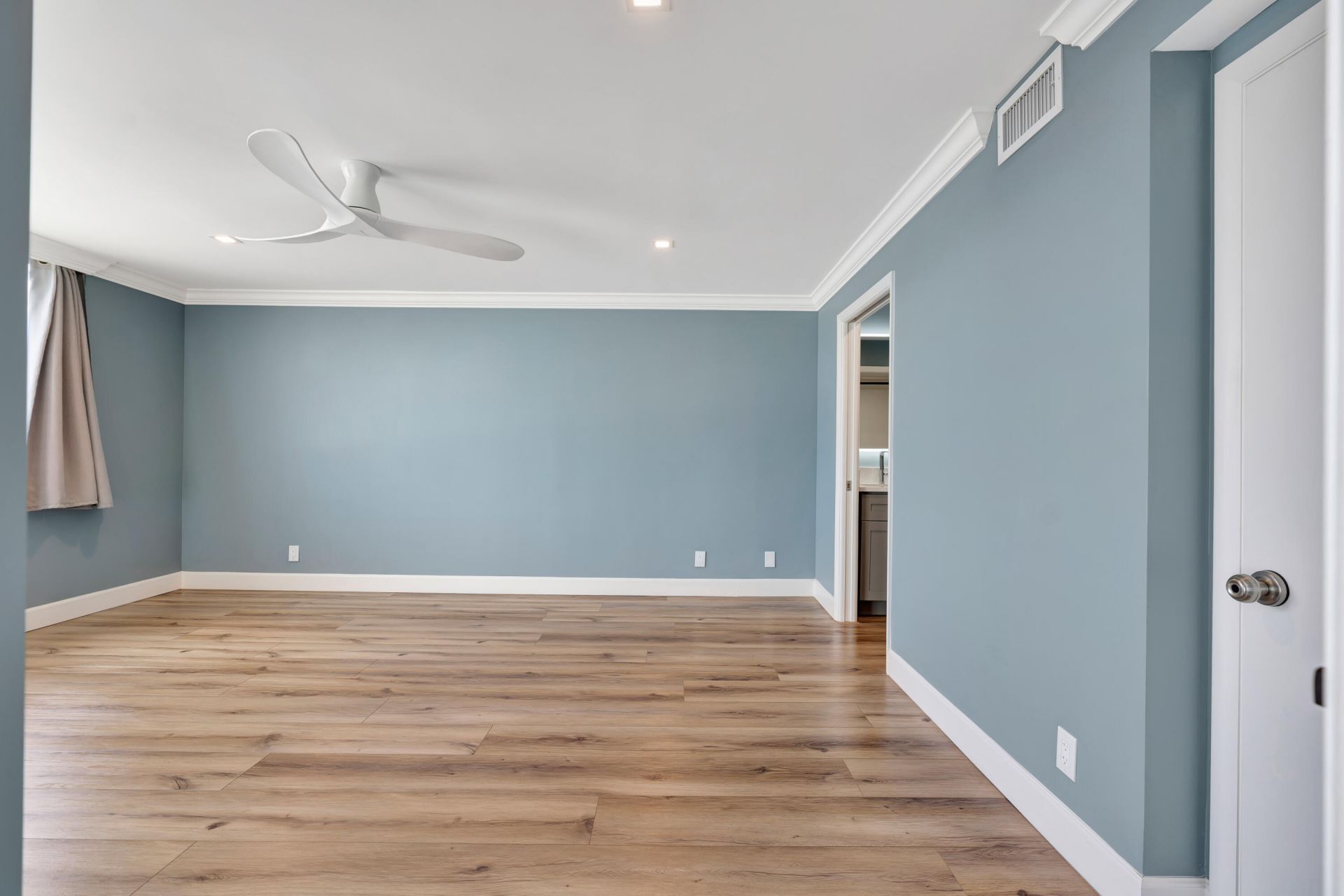 911 Ocean Drive, Unit 704, Juno Beach, FL 33408 Photo