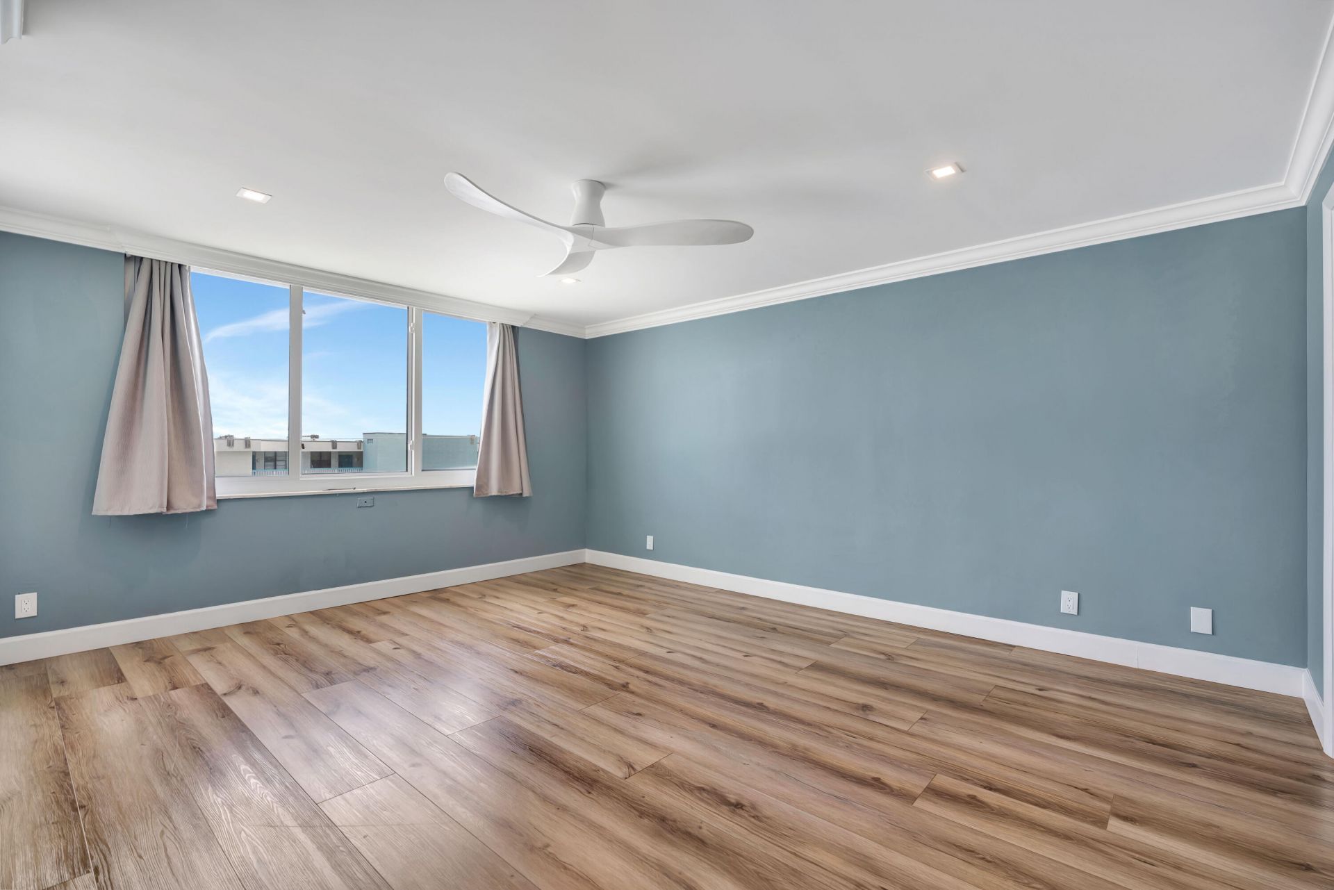 911 Ocean Drive, Unit 704, Juno Beach, FL 33408 Photo
