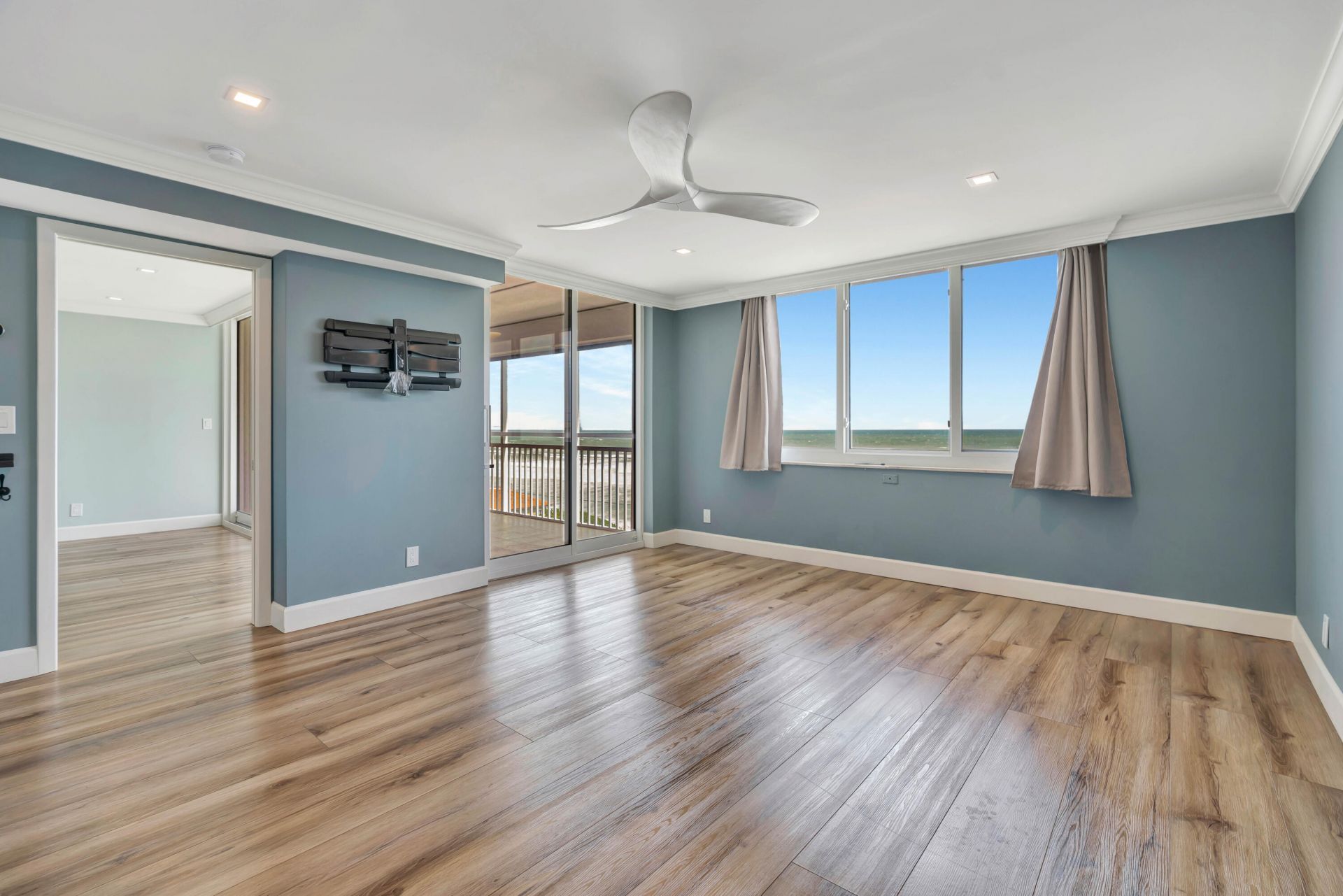911 Ocean Drive, Unit 704, Juno Beach, FL 33408 Photo