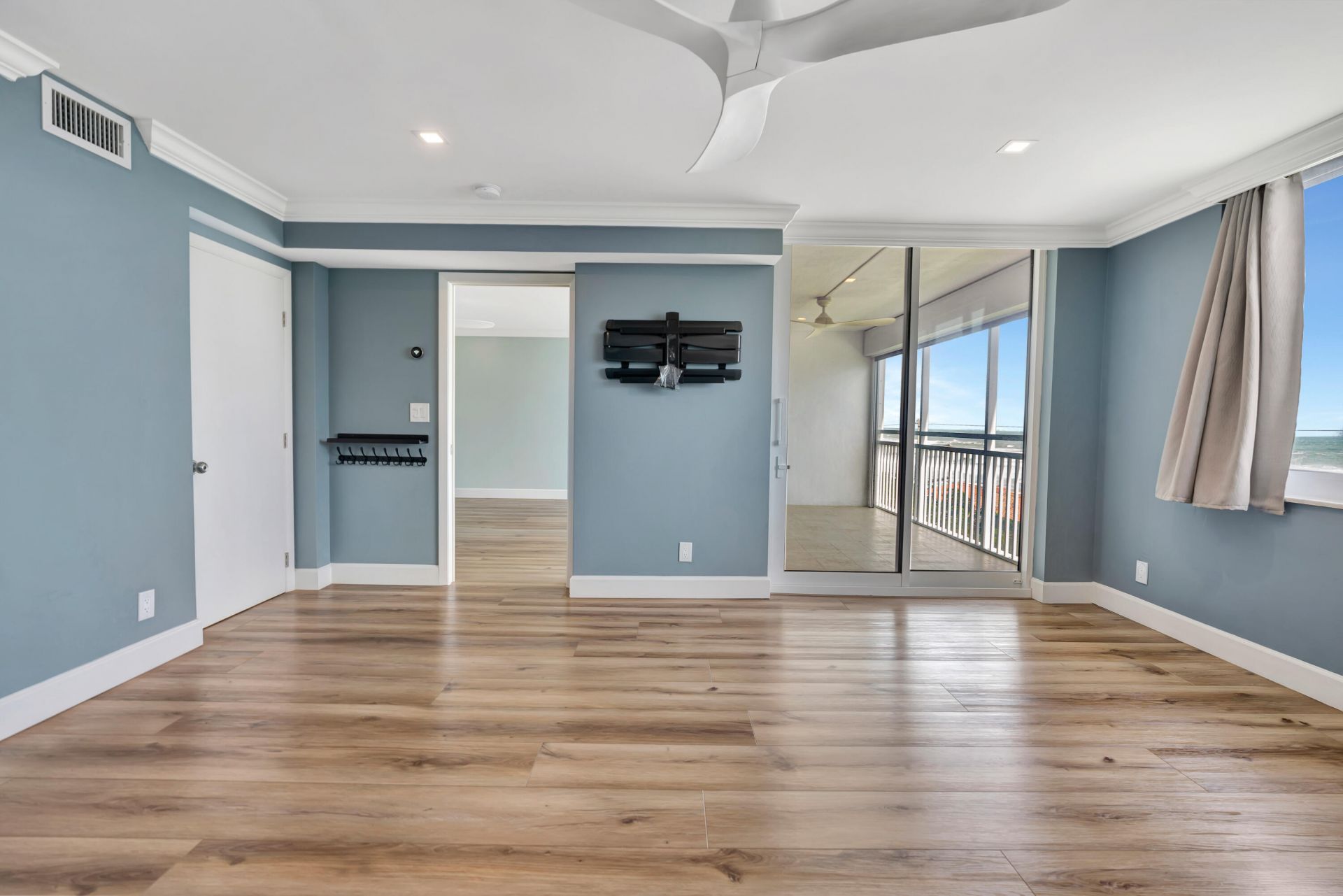 911 Ocean Drive, Unit 704, Juno Beach, FL 33408 Photo
