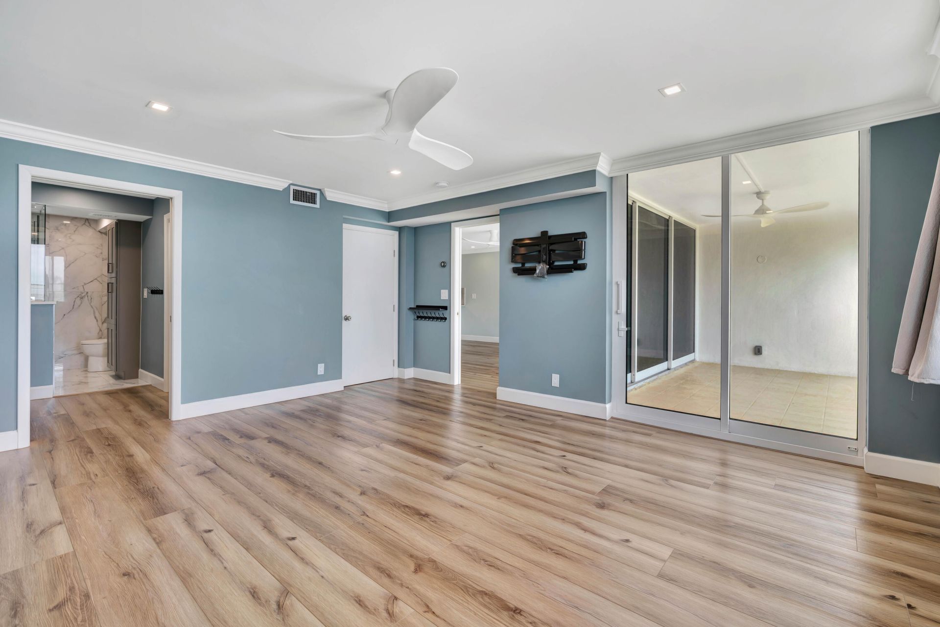 911 Ocean Drive, Unit 704, Juno Beach, FL 33408 Photo