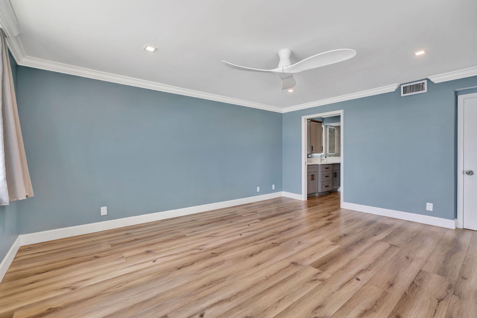 911 Ocean Drive, Unit 704, Juno Beach, FL 33408 Photo