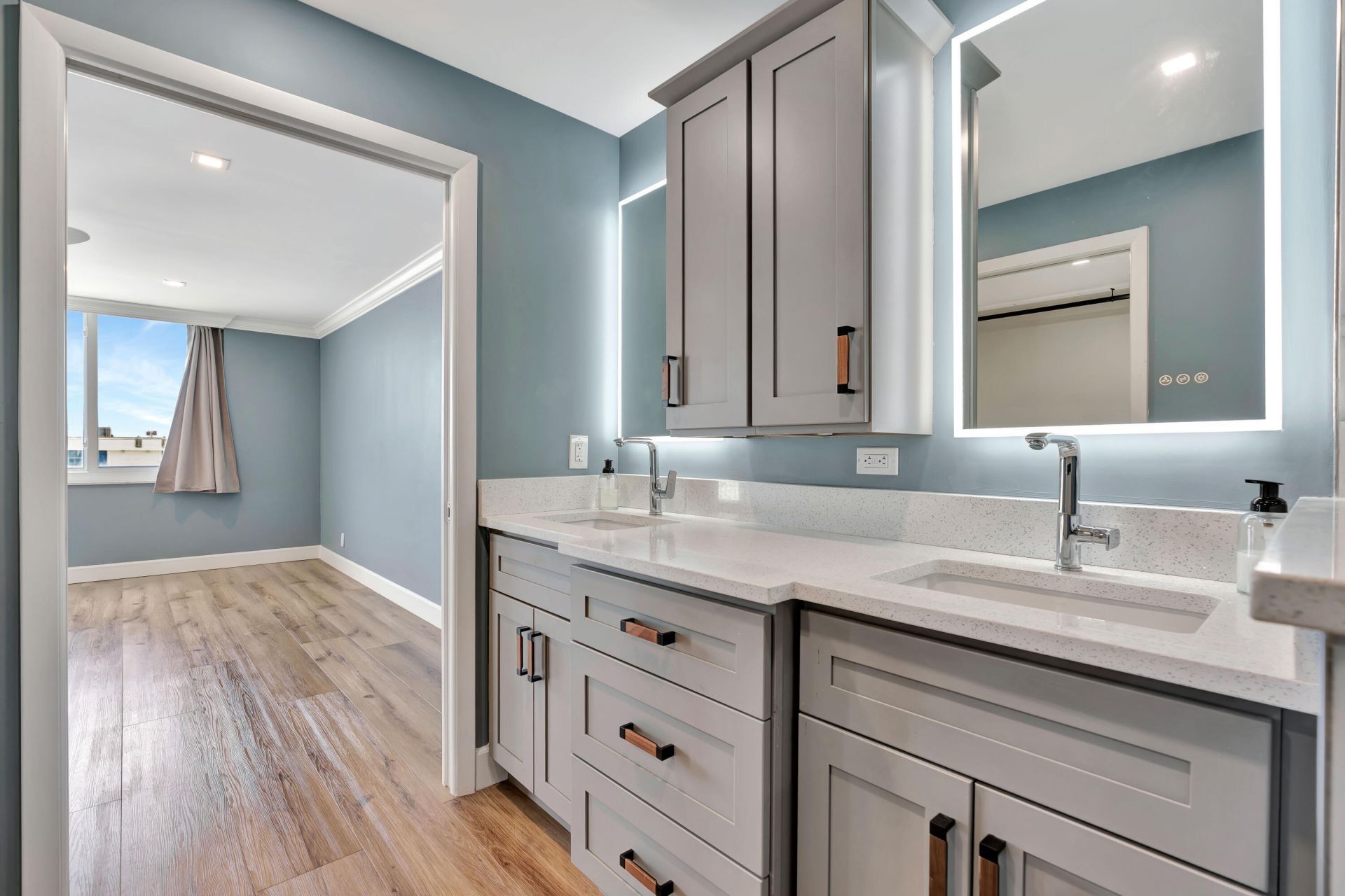 911 Ocean Drive, Unit 704, Juno Beach, FL 33408 Photo