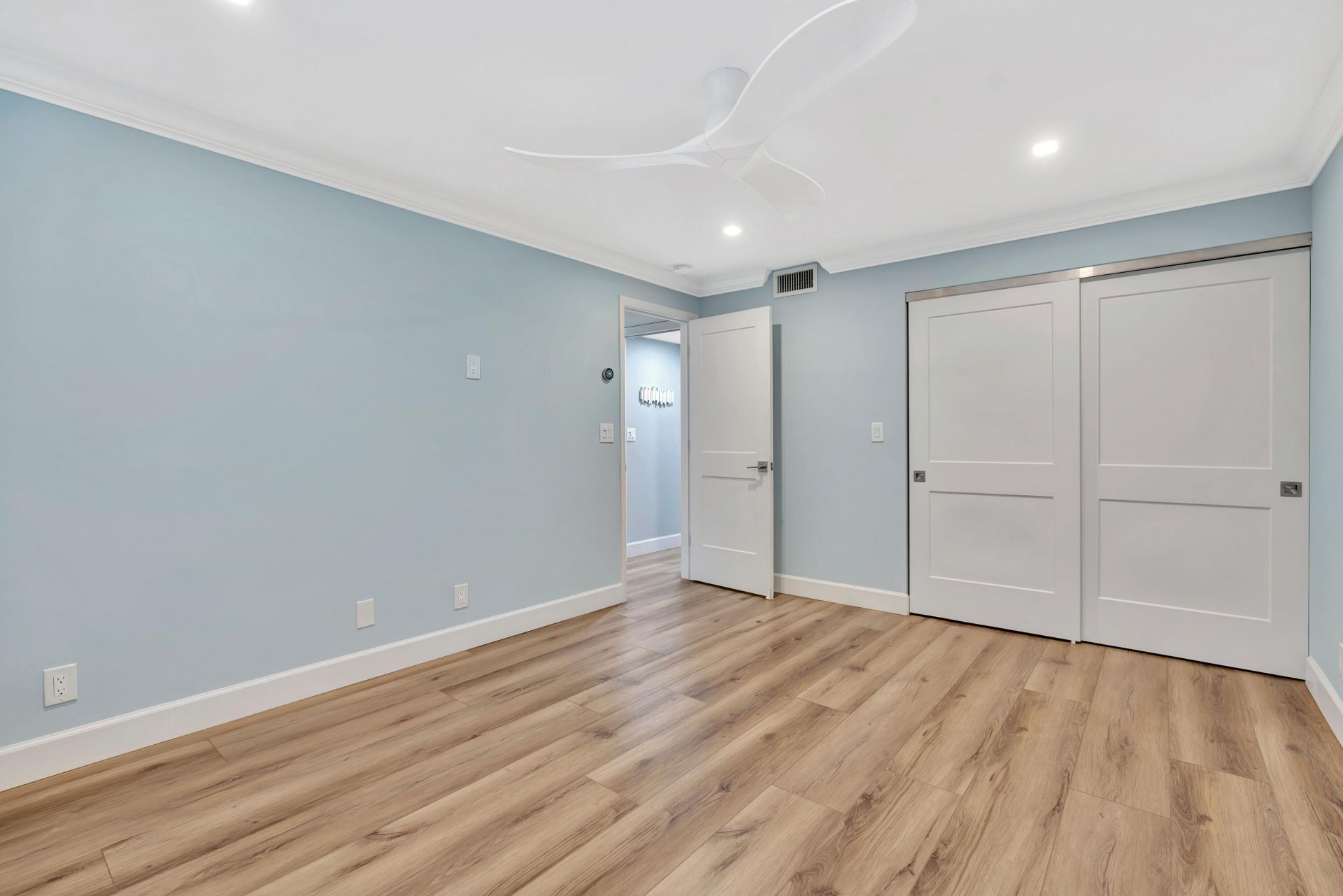 911 Ocean Drive, Unit 704, Juno Beach, FL 33408 Photo