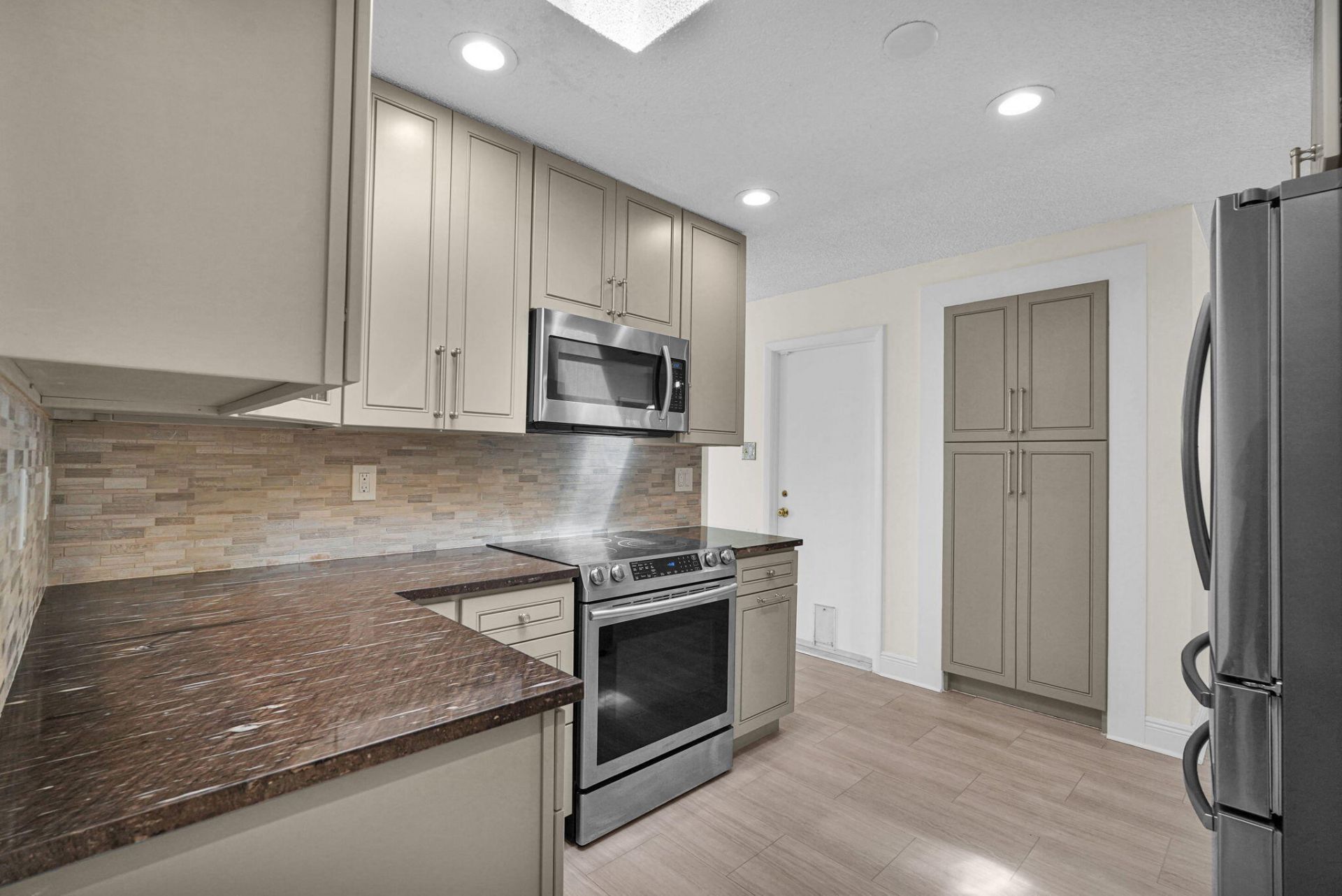 1050 NW 73rd Terrace, Margate, FL 33063 Photo