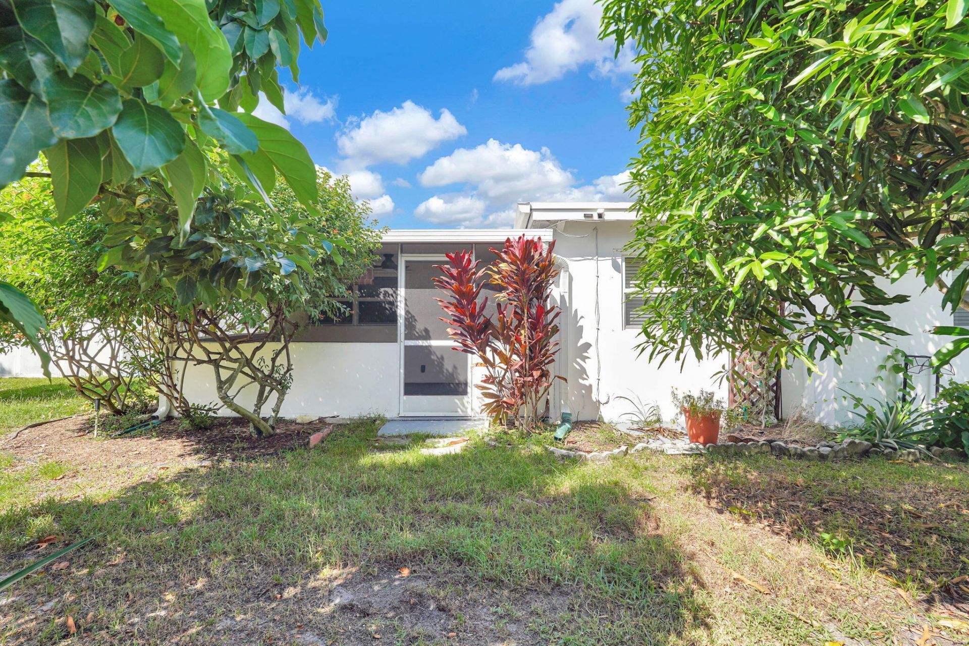 1050 NW 73rd Terrace, Margate, FL 33063 Photo