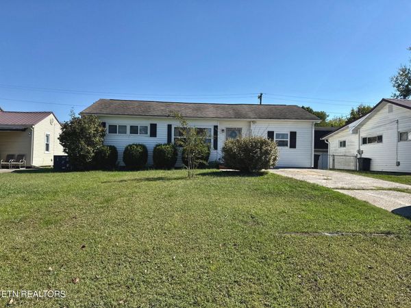 2522 Marshall St, Maryville, TN 37804