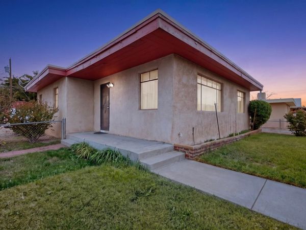 212 Vermont Street SE, Albuquerque, NM 87108