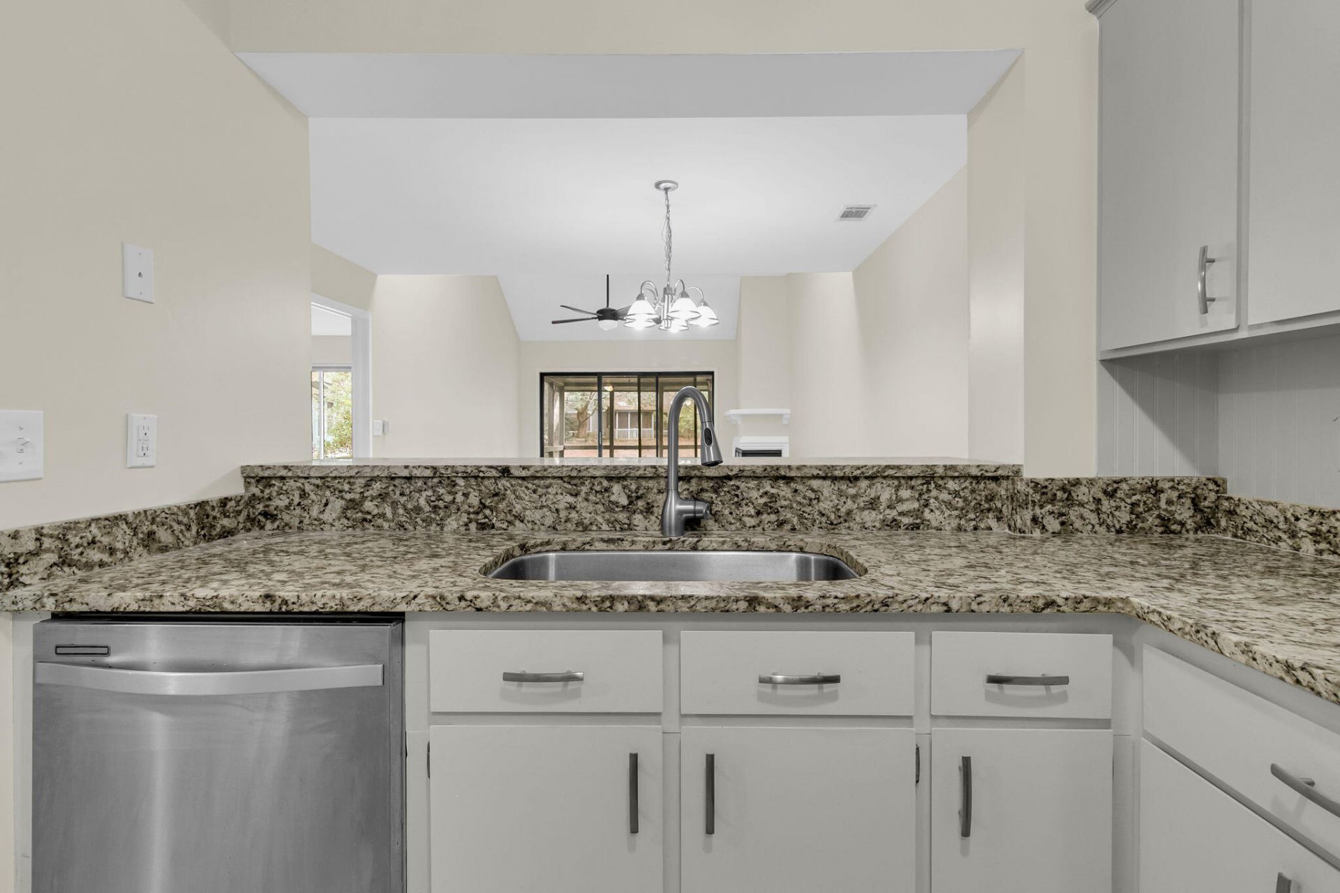 1105 Hidden Cove Drive Photo 8