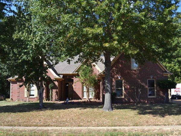 9160 HUNTINGTON OAK DR, Cordova, TN 38016