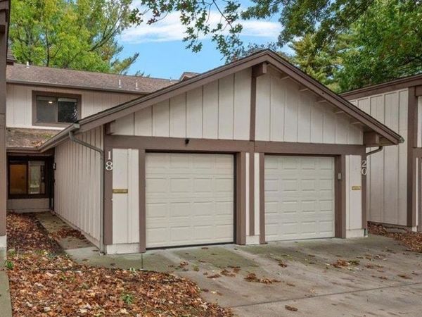 18 REDWOOD Lane, Springfield, IL 62704