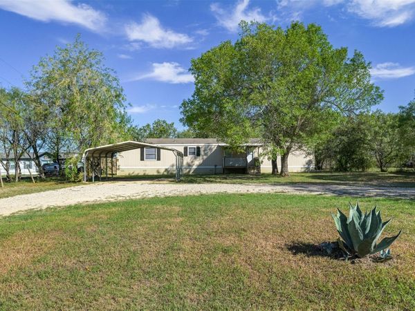 124 Shawn LN, Seguin, TX 78155