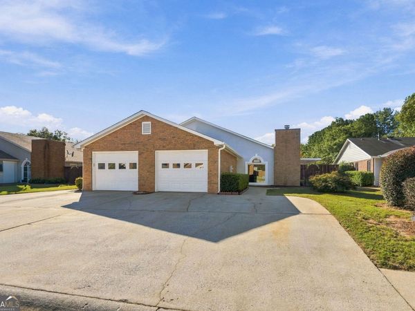 210 Courtyard Lane, Fayetteville, GA 30215