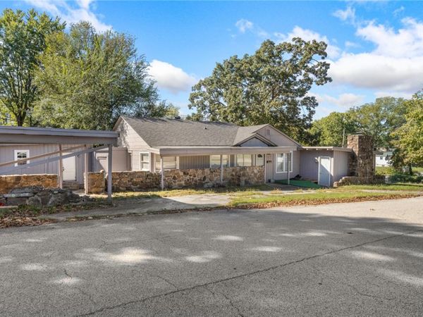 702 E Argyle Street , Harrison, AR 72601