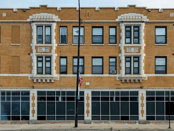 4952 W Madison Street , Chicago, IL 60644