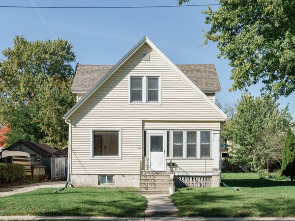 804 S 10th St, Watertown, WI 53094