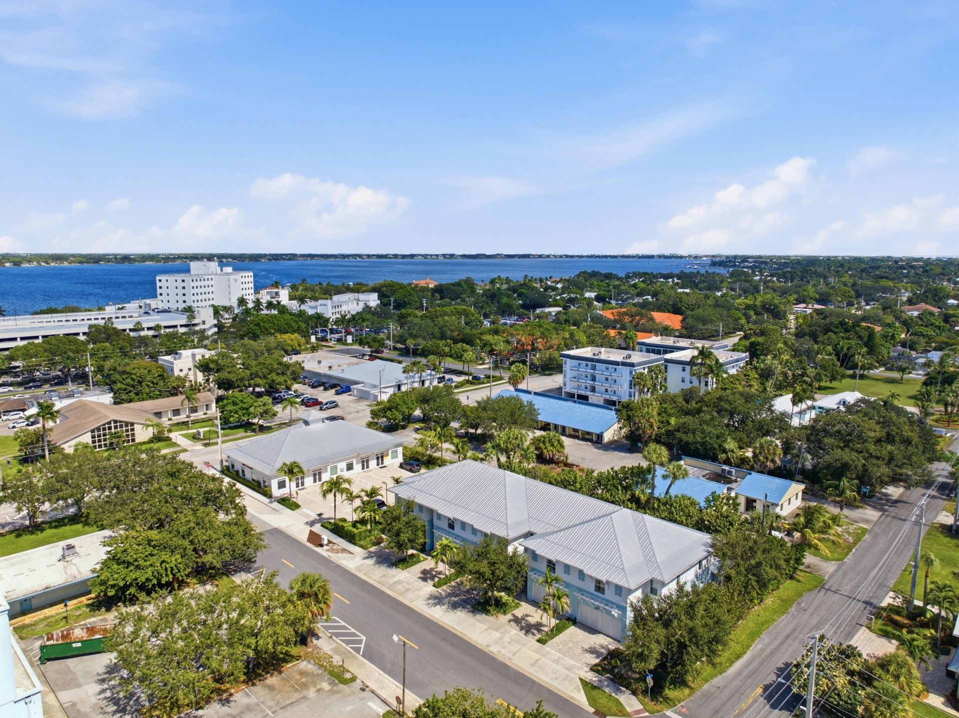 409 SE High School Avenue, Stuart, FL 34994 Photo