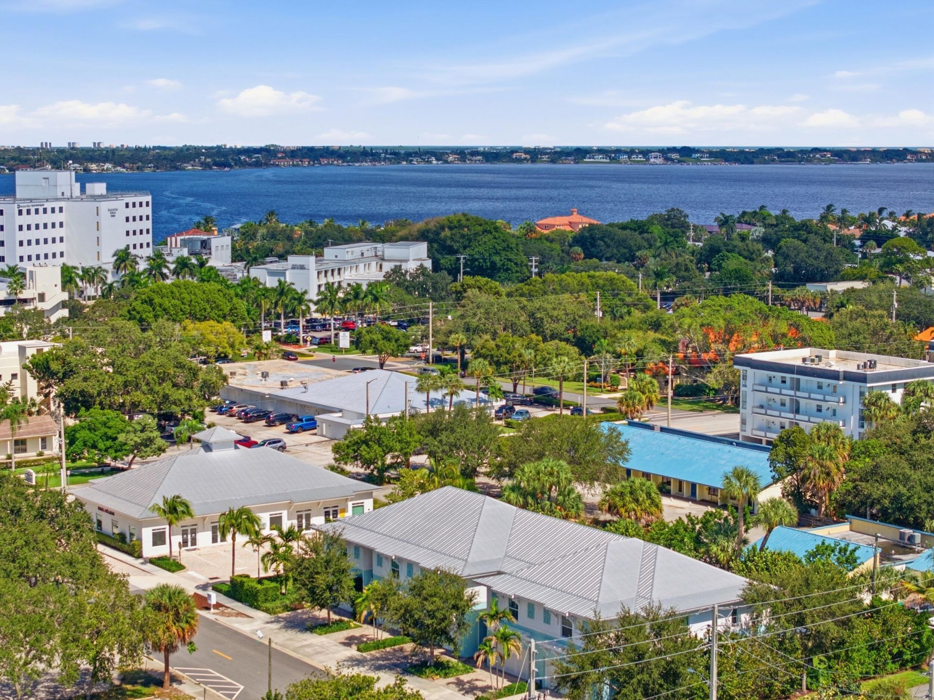 409 SE High School Avenue, Stuart, FL 34994 Photo