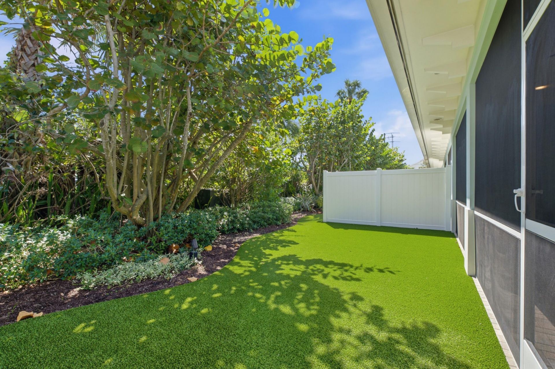 409 SE High School Avenue, Stuart, FL 34994 Photo