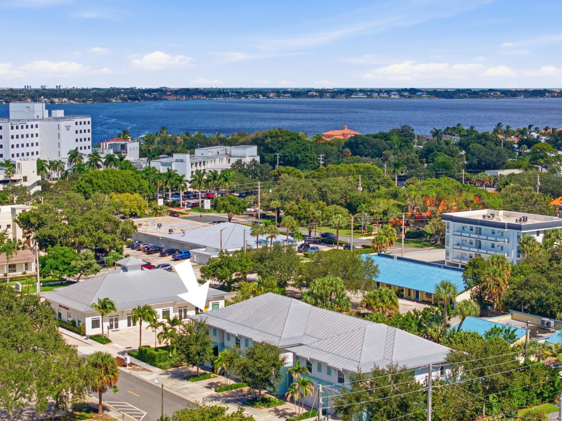 409 SE High School Avenue, Stuart, FL 34994 Photo