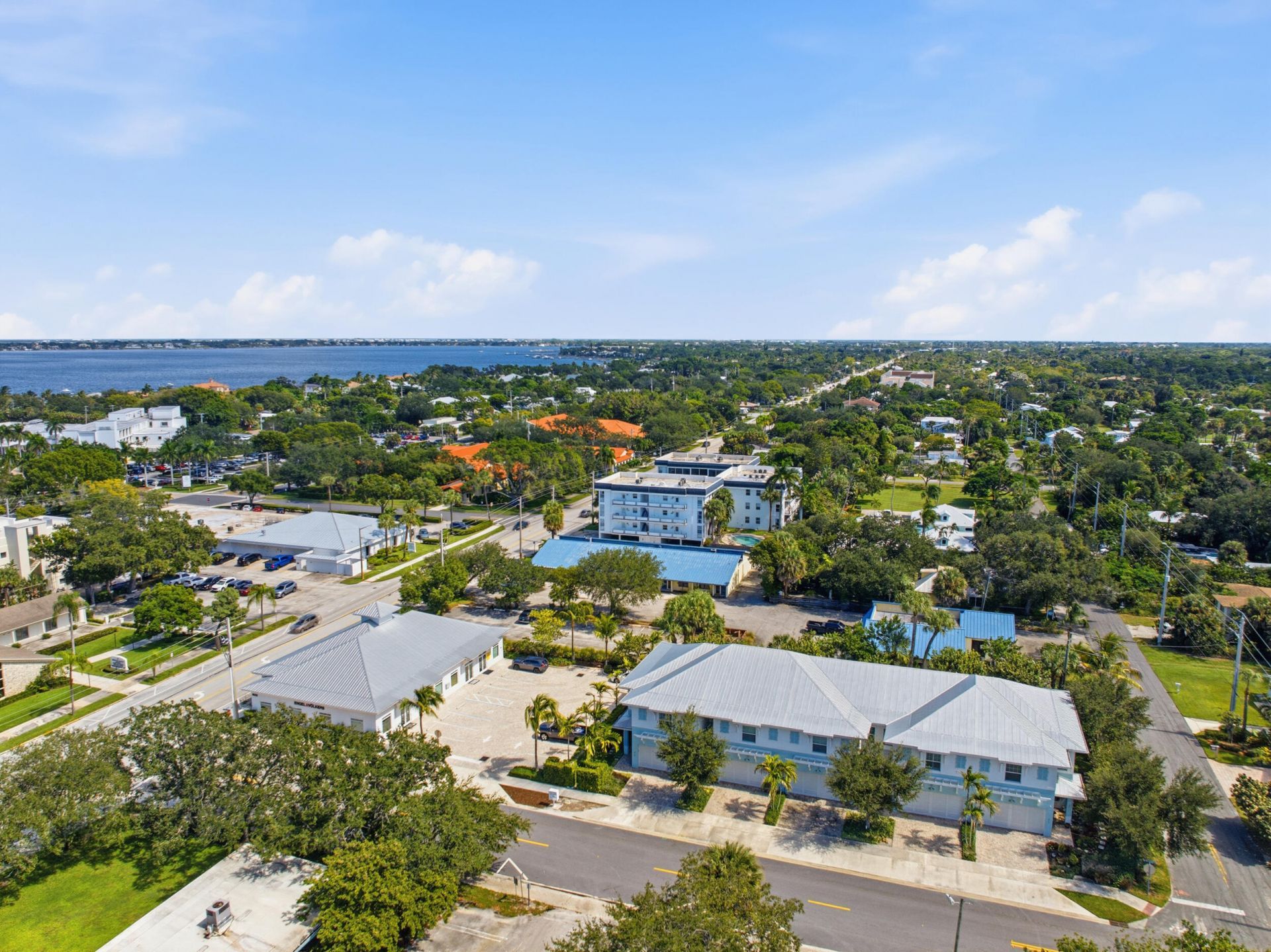 409 SE High School Avenue, Stuart, FL 34994 Photo